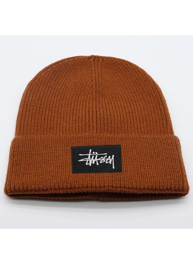 Stüssy Signature Logo Beanie – Warm Camel Brown Streetwear Style Winter Cap
